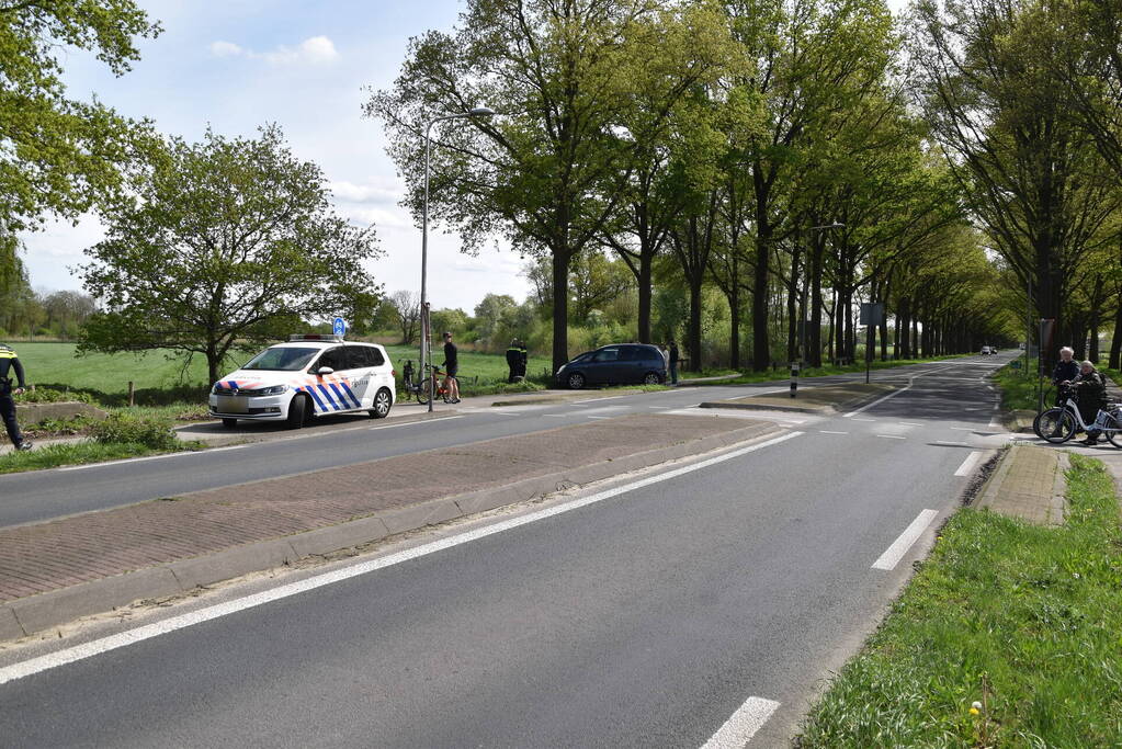 Veel schade bij kop-staart botsing na remmen bij kruispunt