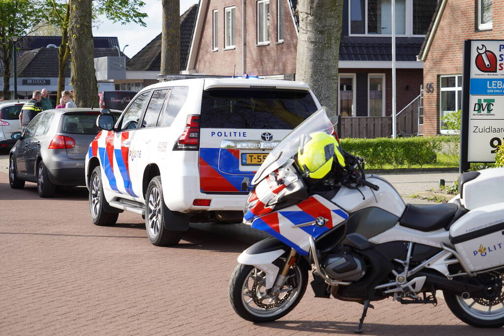 Wielrenner komt hard ten val na ongeval met auto