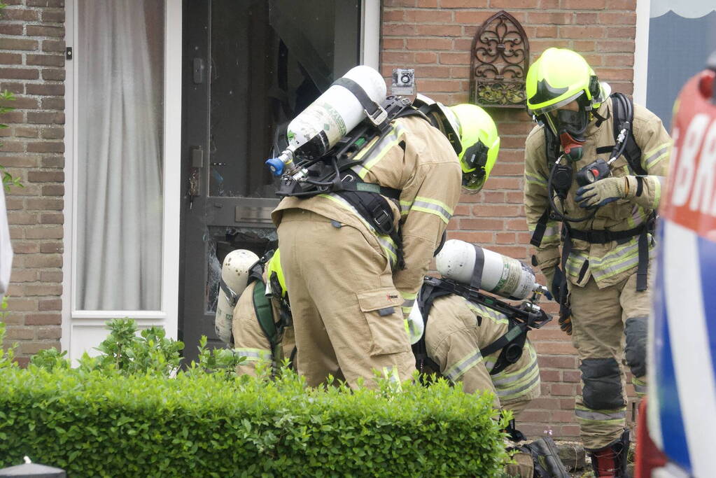 Deur ingebeukt na pannetje op het vuur