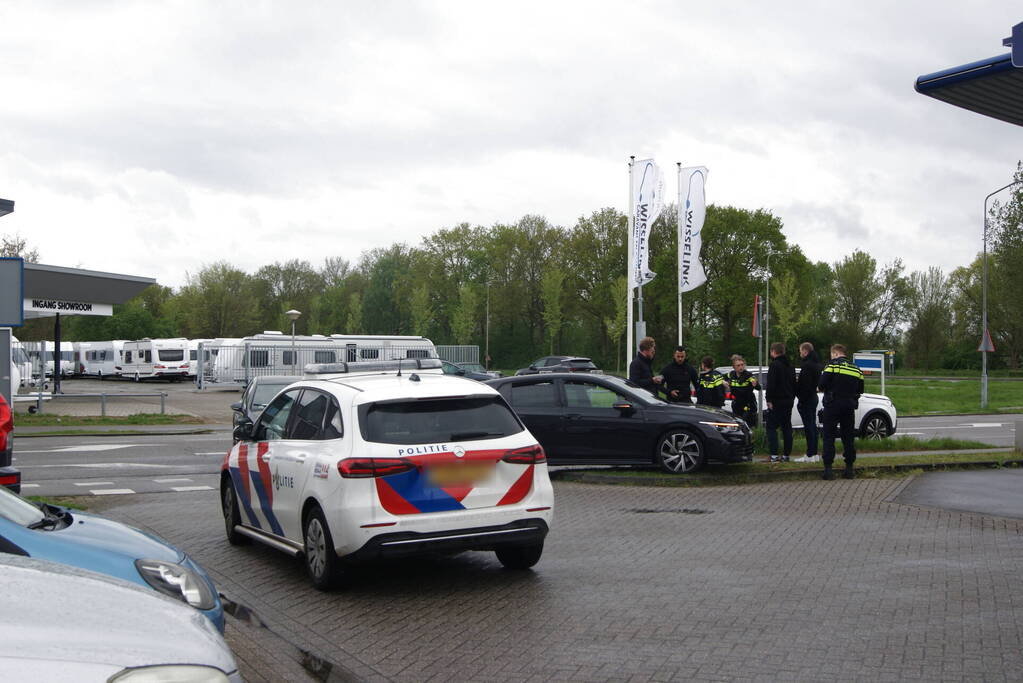 Twee voertuigen beschadigd bij botsing