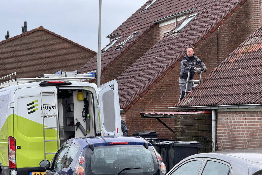 Meerdere dakpannen gesneuveld na harde wind