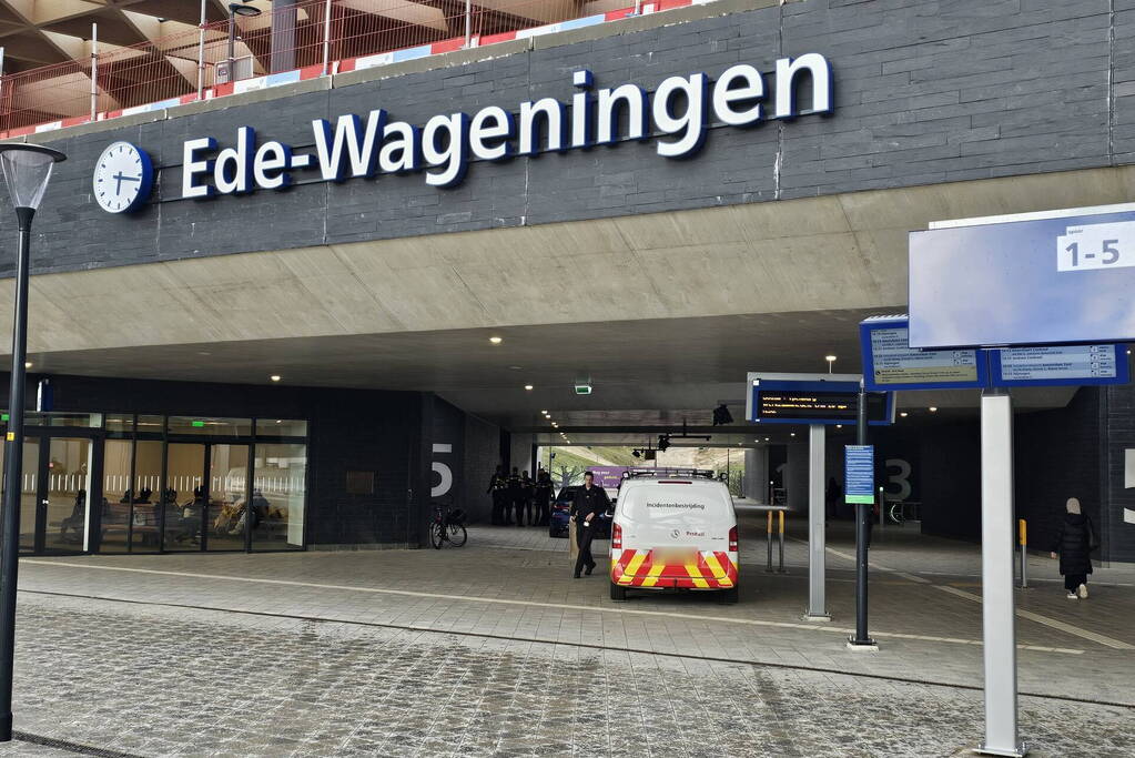Veel politie op de been na melding van persoon met vuurwapen in trein