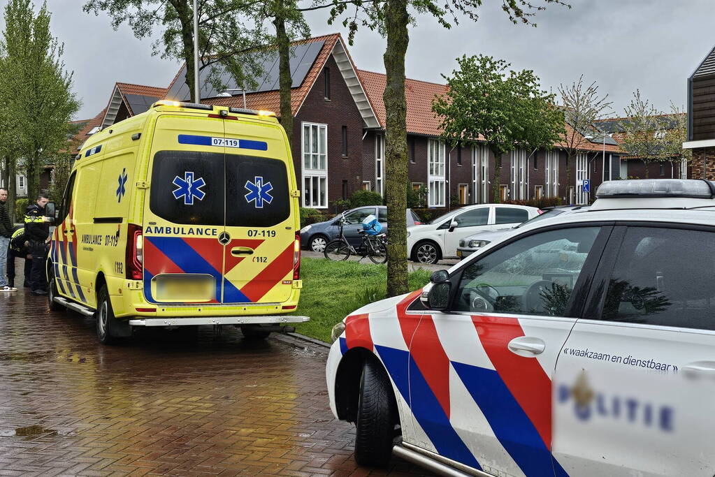 Kind botst met fiets achterop auto