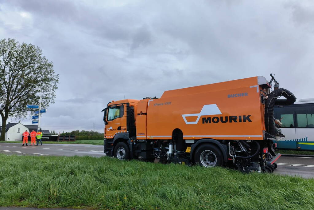 Frontale aanrijding tussen lijnbus en auto