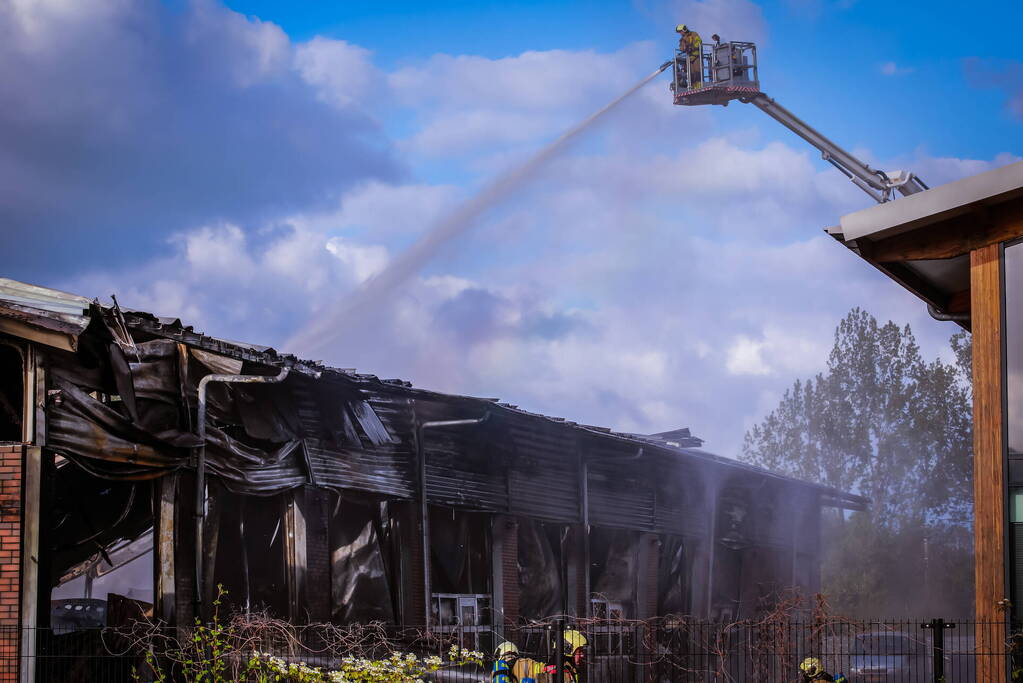 24 bedrijven getroffen door enorme brand