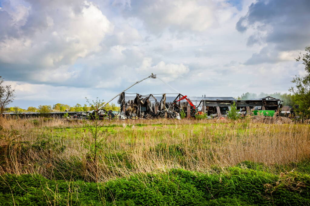 24 bedrijven getroffen door enorme brand