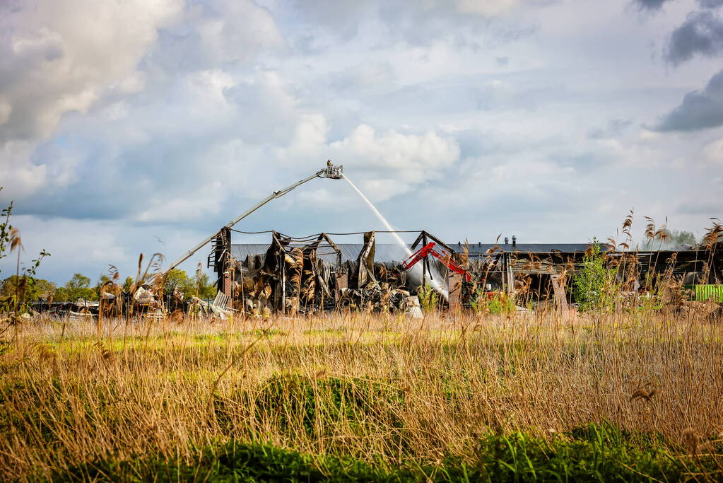 24 bedrijven getroffen door enorme brand