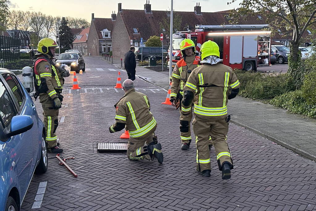 Brandweer verricht metingen na sterke gaslucht