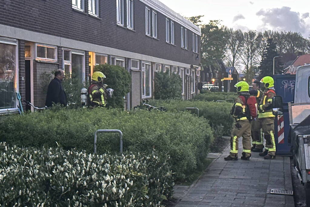 Brandweer verricht metingen na sterke gaslucht