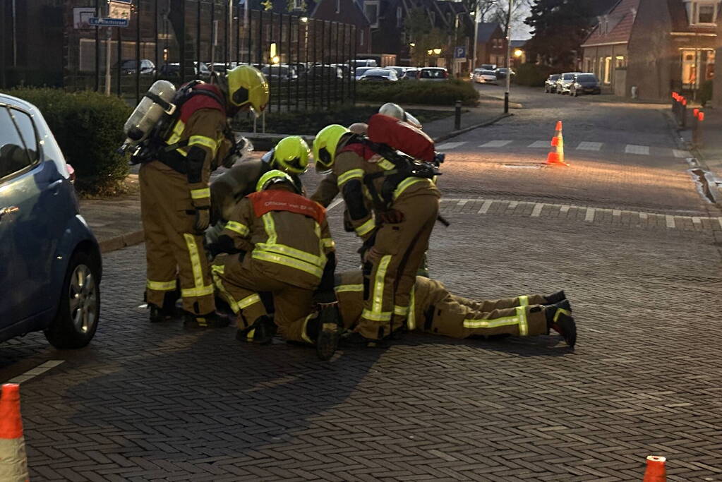 Brandweer verricht metingen na sterke gaslucht