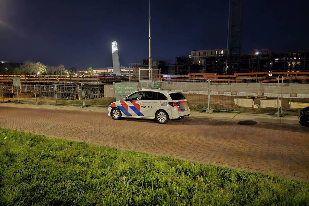Zoekactie naar mogelijke persoon op bouwterrein