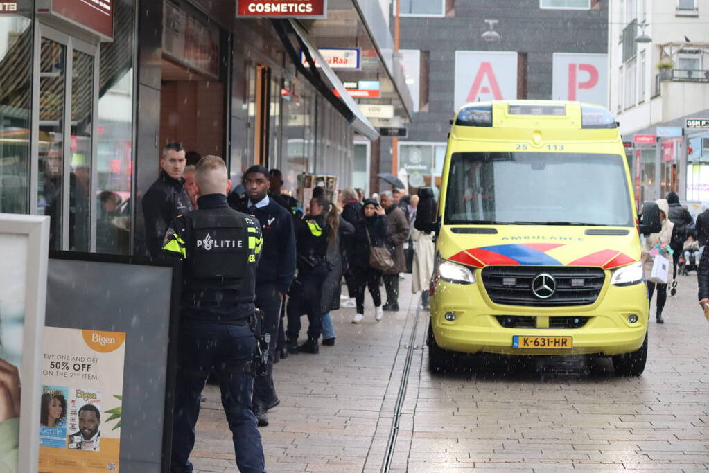 Persoon gewond bij mogelijke steekpartij