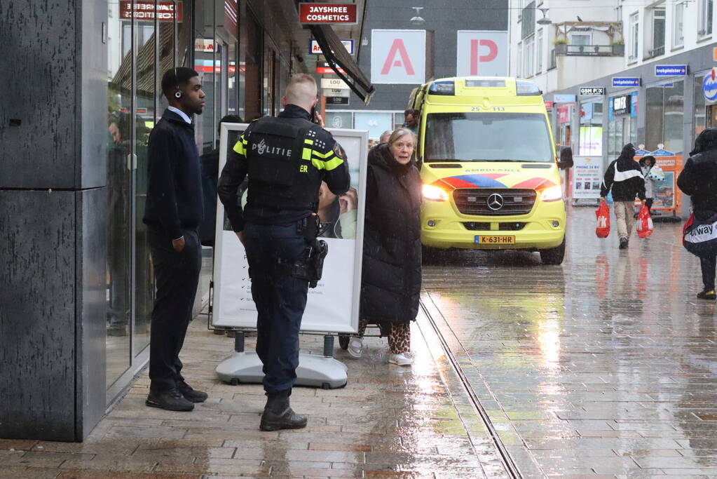 Persoon gewond bij mogelijke steekpartij