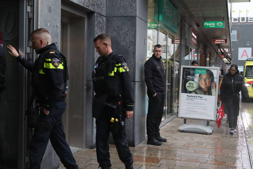 Persoon gewond bij mogelijke steekpartij