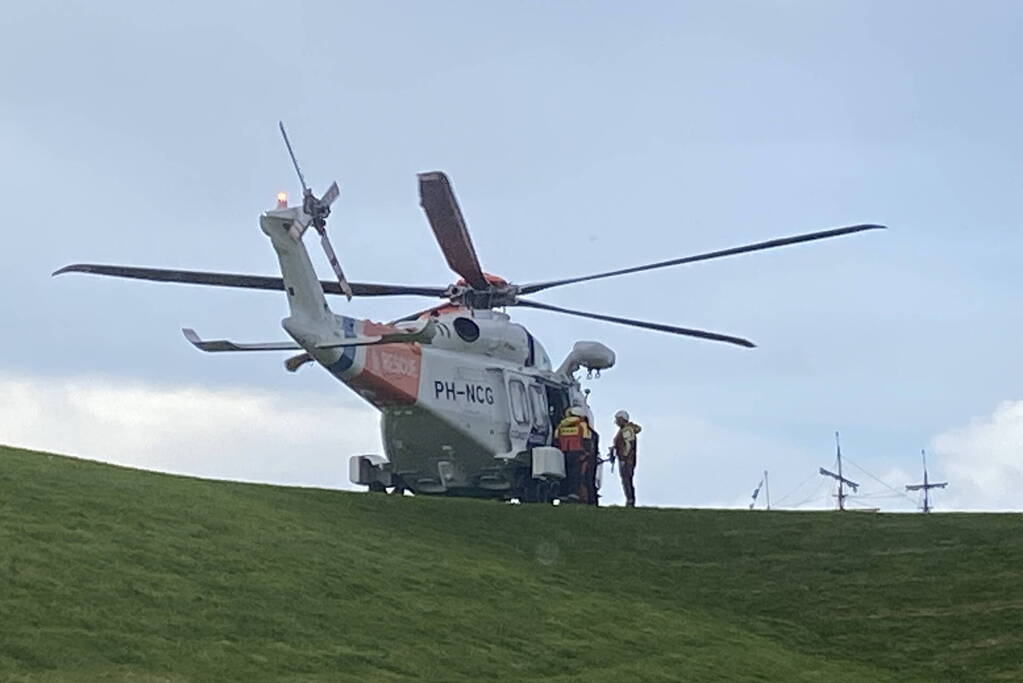 Hulpdiensten massaal ingezet voor overboord geslagen persoon