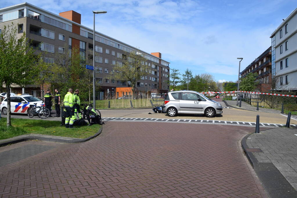 Scooterrijder gewond bij aanrijding door automobilist