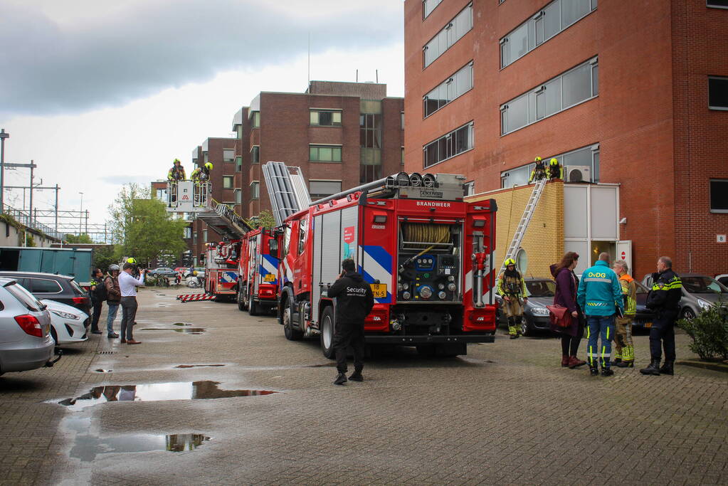 Noodopvang ontruimd door brand op dak
