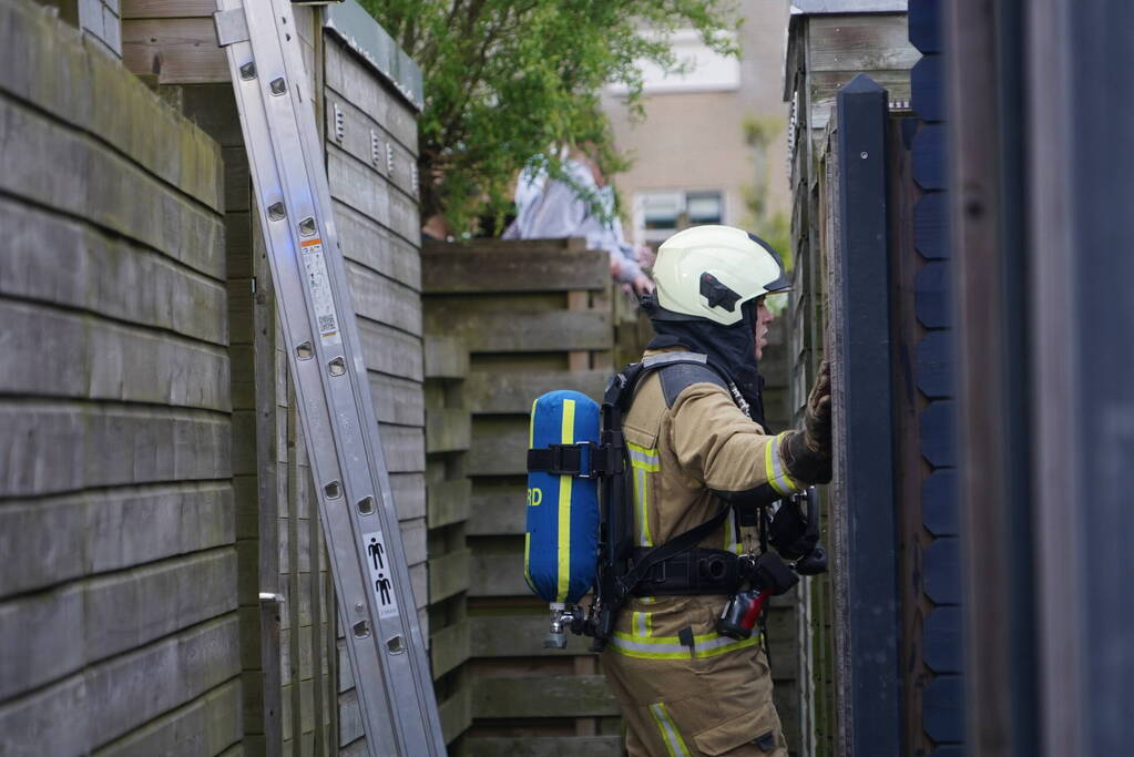 Accu van fiets vat vlam in schuur