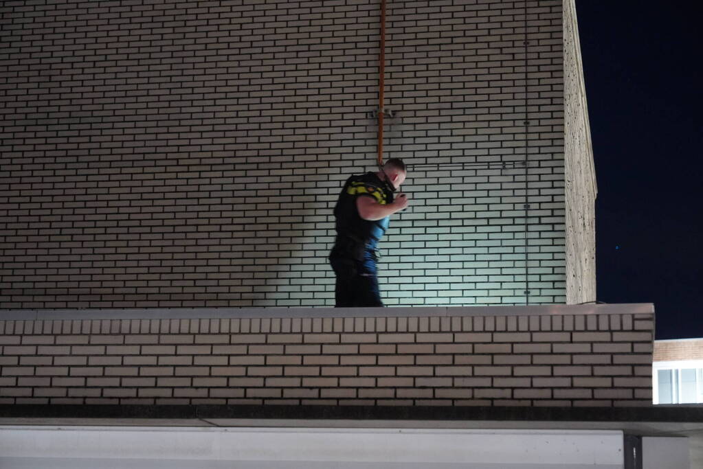 Groot politie onderzoek in en om een parkeergarage