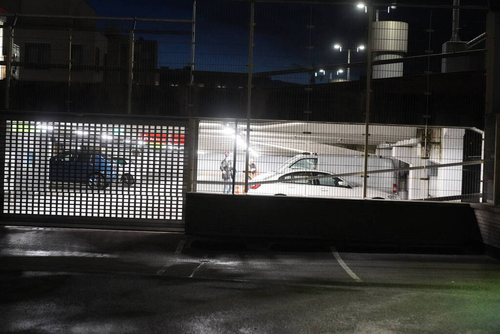 Groot politie onderzoek in en om een parkeergarage
