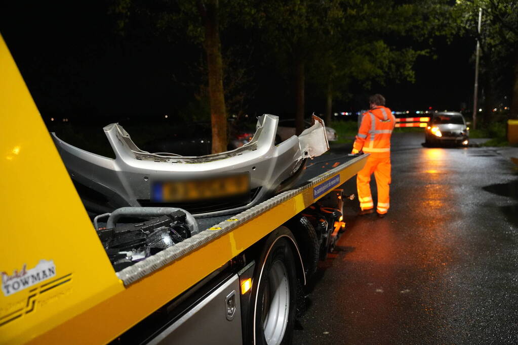 Schade bij botsing tussen twee personenauto's