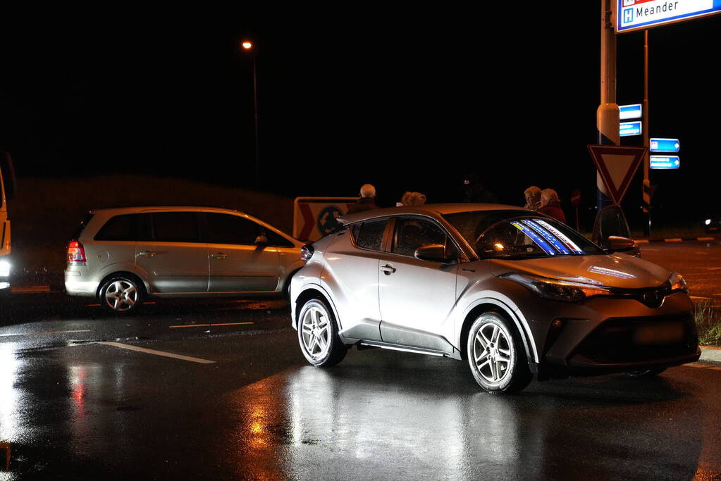 Schade bij botsing tussen twee personenauto's