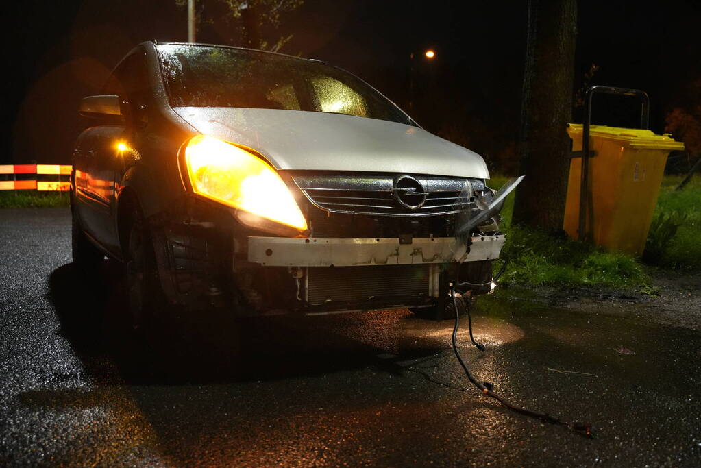 Schade bij botsing tussen twee personenauto's