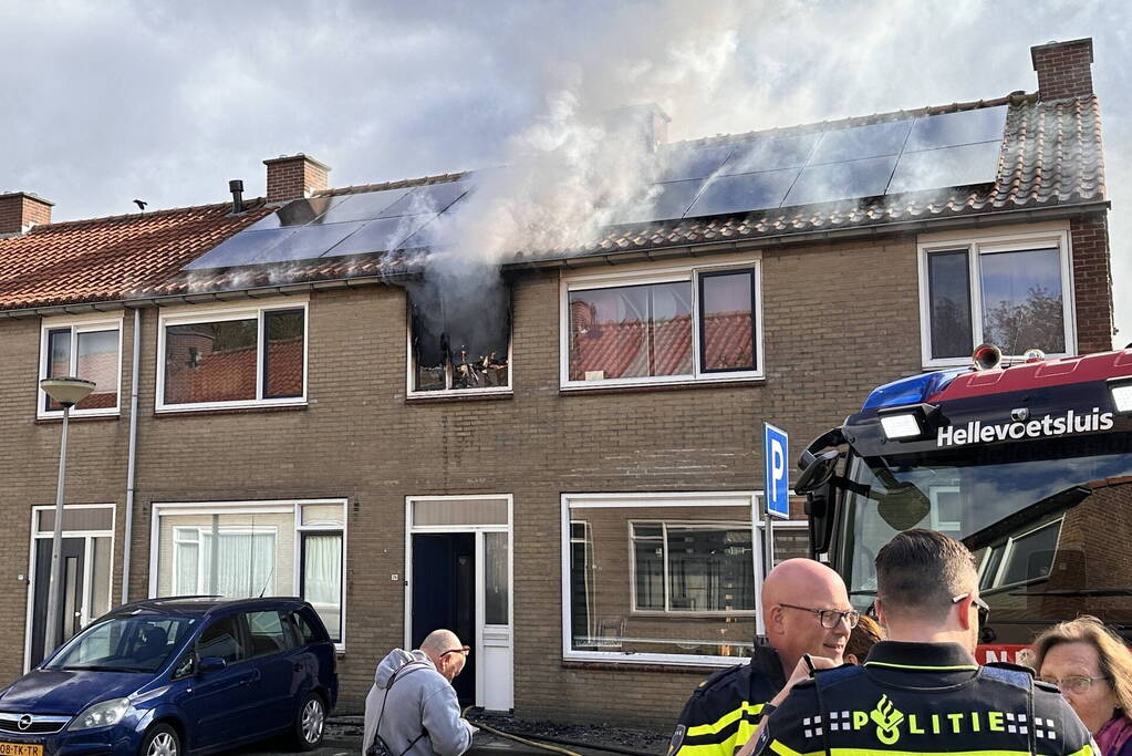 Fikse rookontwikkeling bij woningbrand