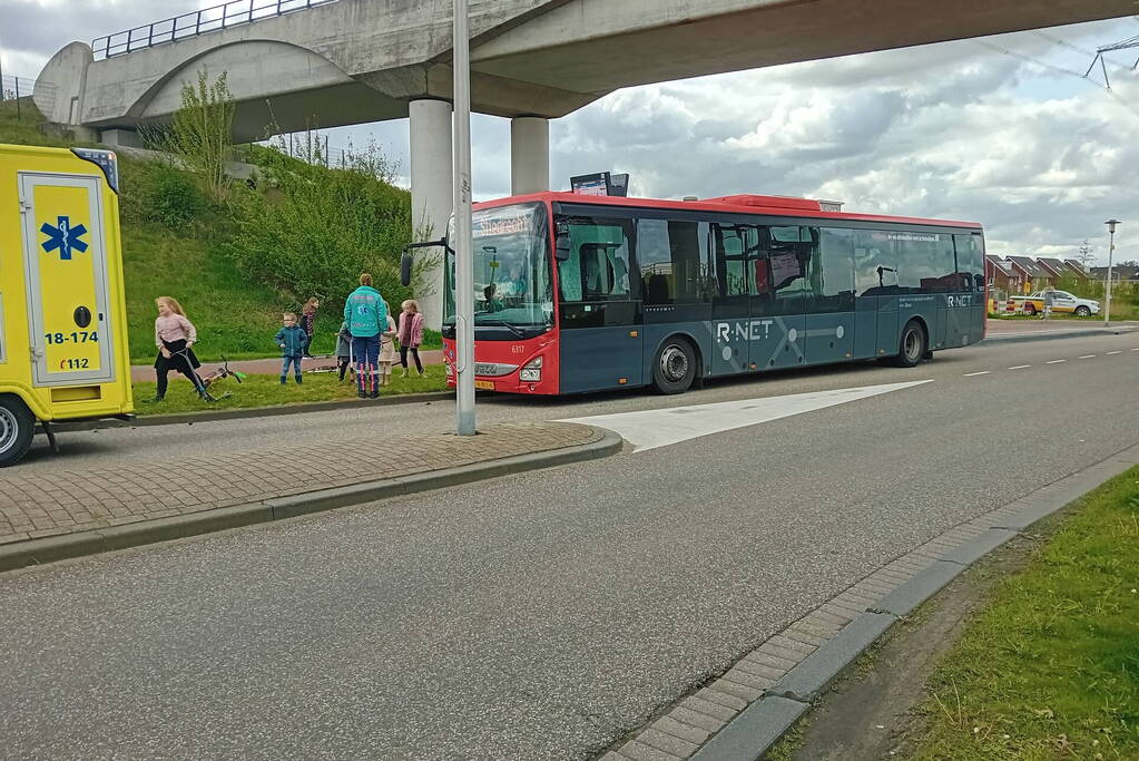 Lijnbus en ambulance botsen op elkaar
