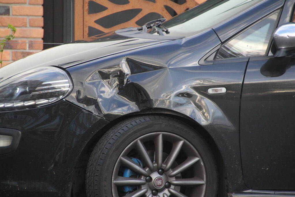 Fatbiker en automobilist in botsing