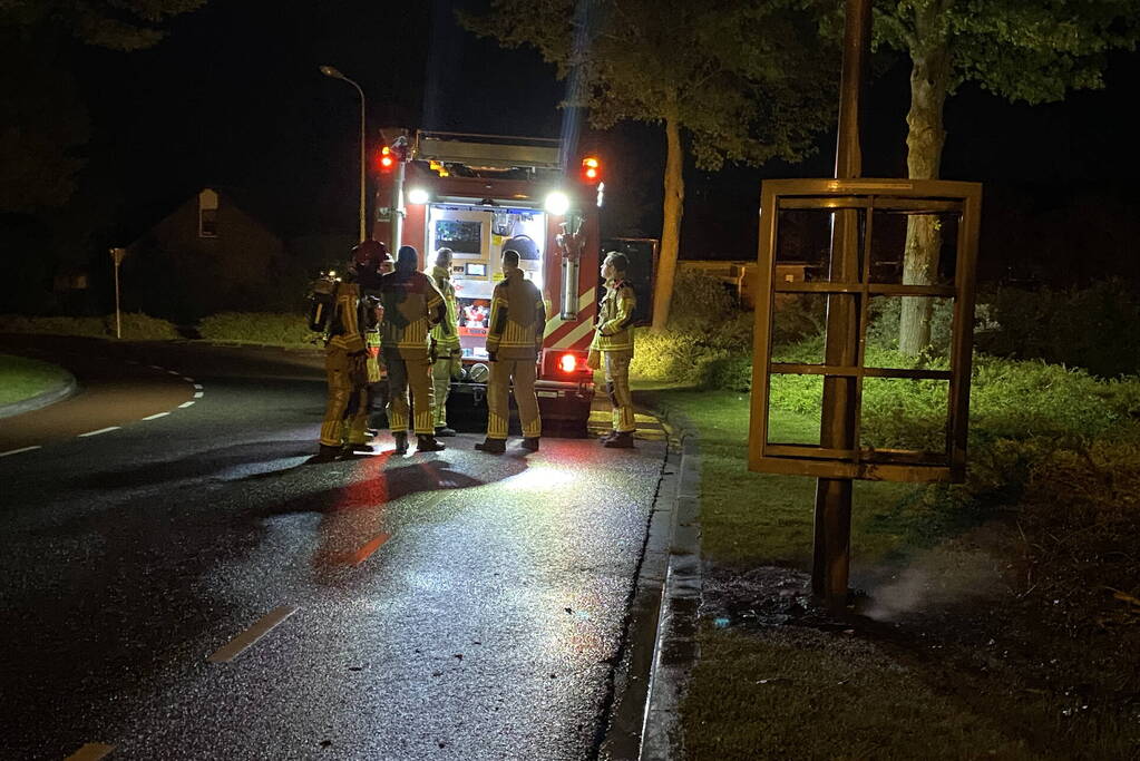 Reclamebord in brand gestoken