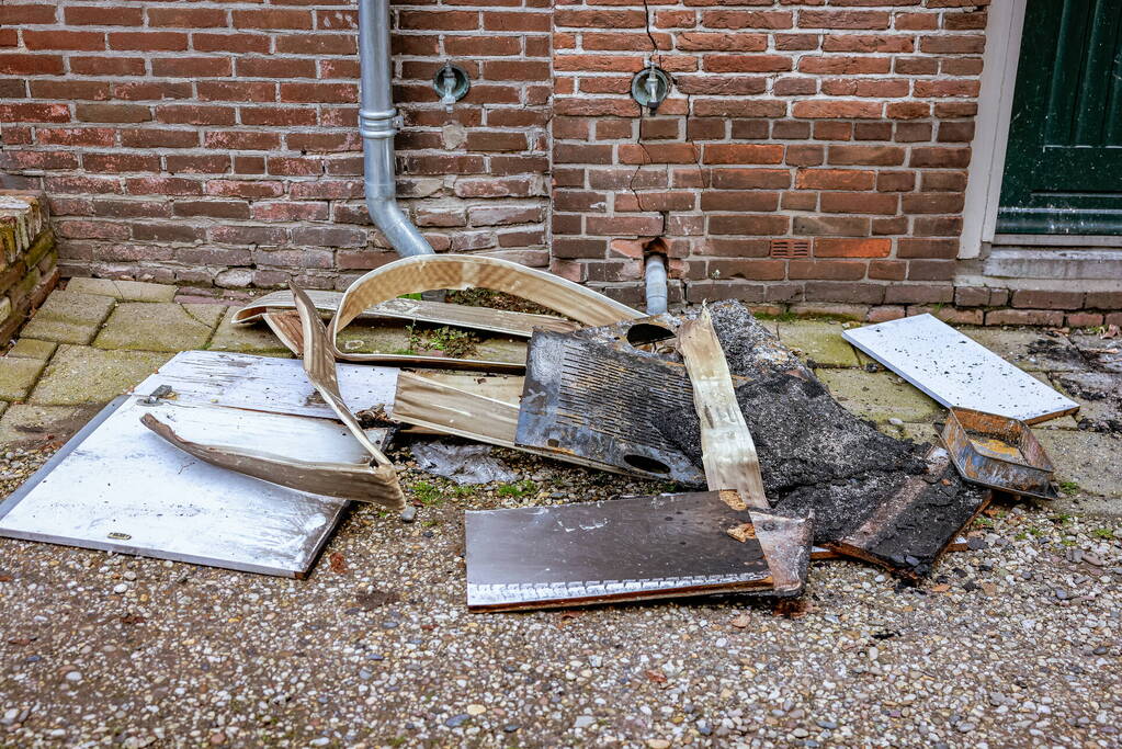 Woning onbewoonbaar door brand in keuken