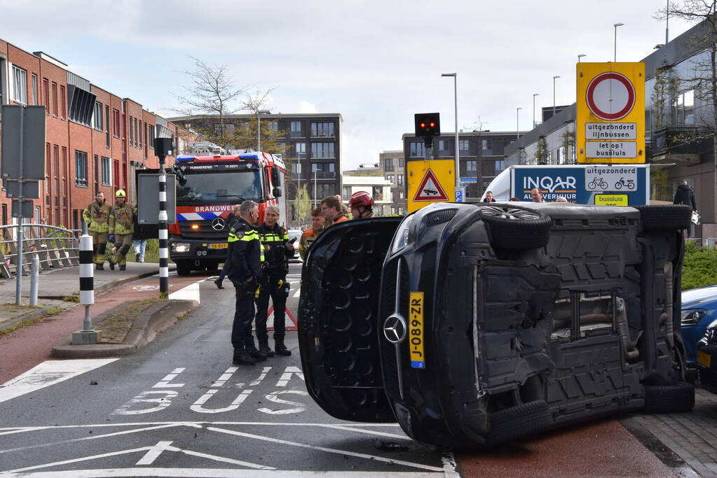 Automobilist gelanceerd na botsing met bussluis