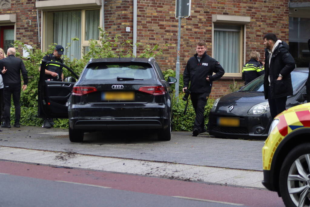 Forse schade na frontale botsing tussen auto's