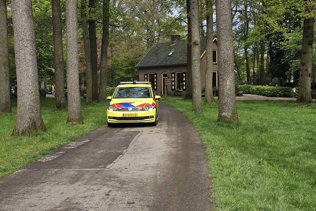 Frietkraam op evenement terrein zwart geblakerd na brand