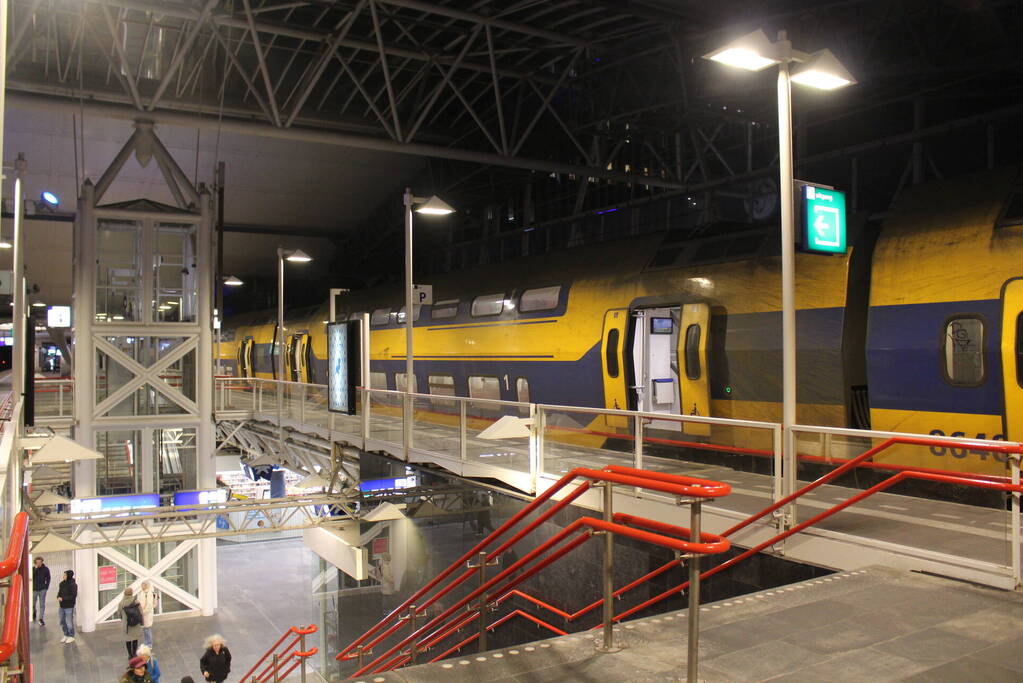 Openbaar vervoer drie minuten stilgelegd wegens aandacht tegen geweld