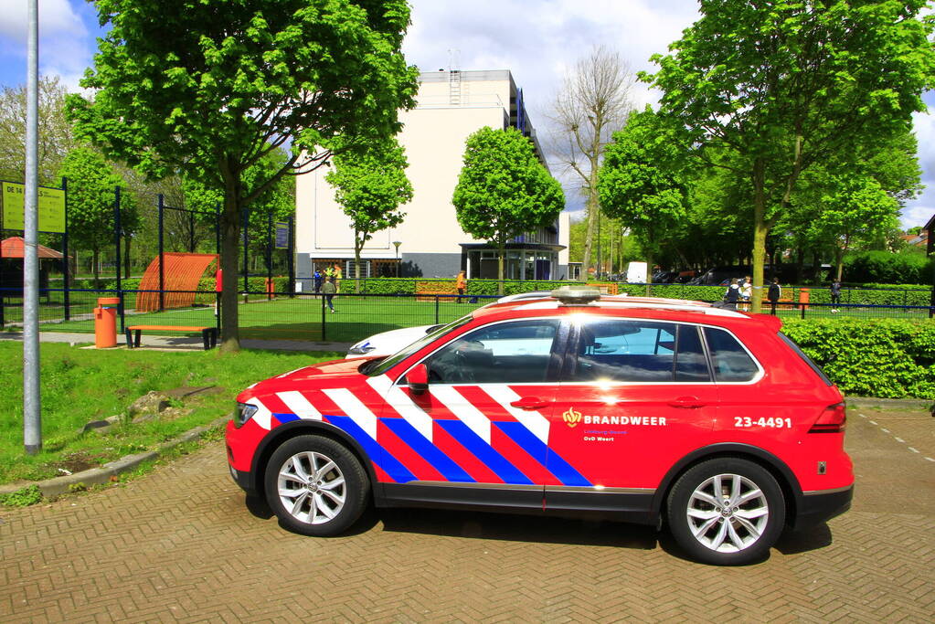 Brandweer verricht metingen in fietsenhok