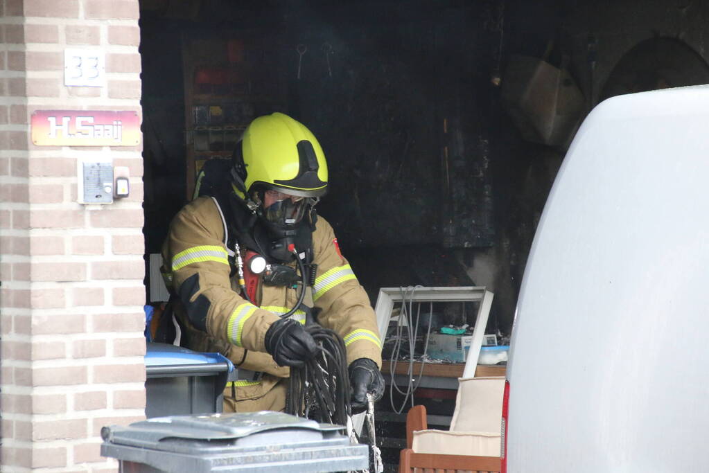 Föhn veroorzaakt flinke rookontwikkeling in schuur van woning