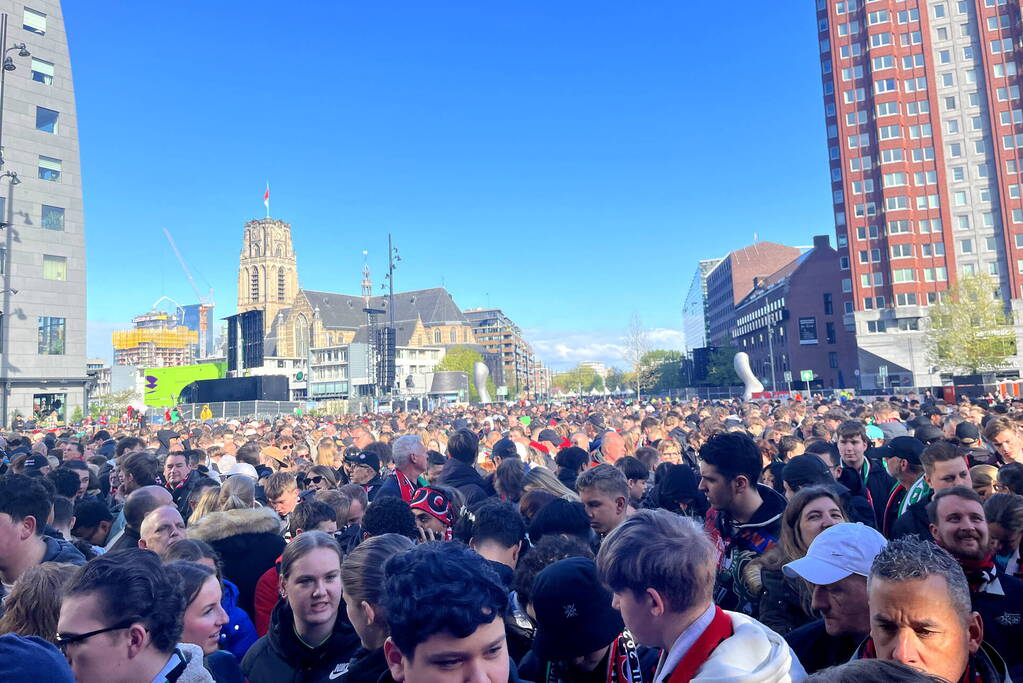 Huldiging plein loopt vol met Feyenoord-fans