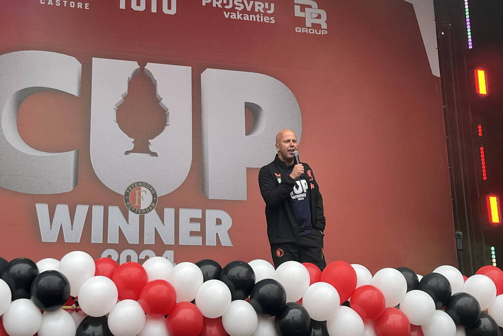 Huldiging plein loopt vol met Feyenoord-fans