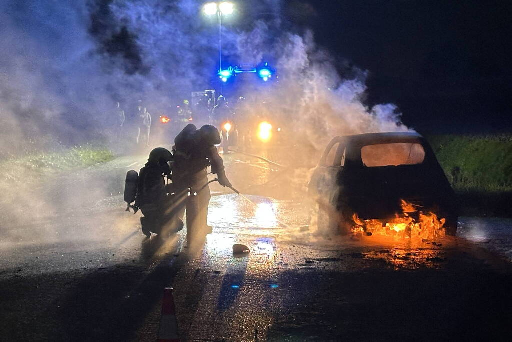 Auto volledig uitgebrand