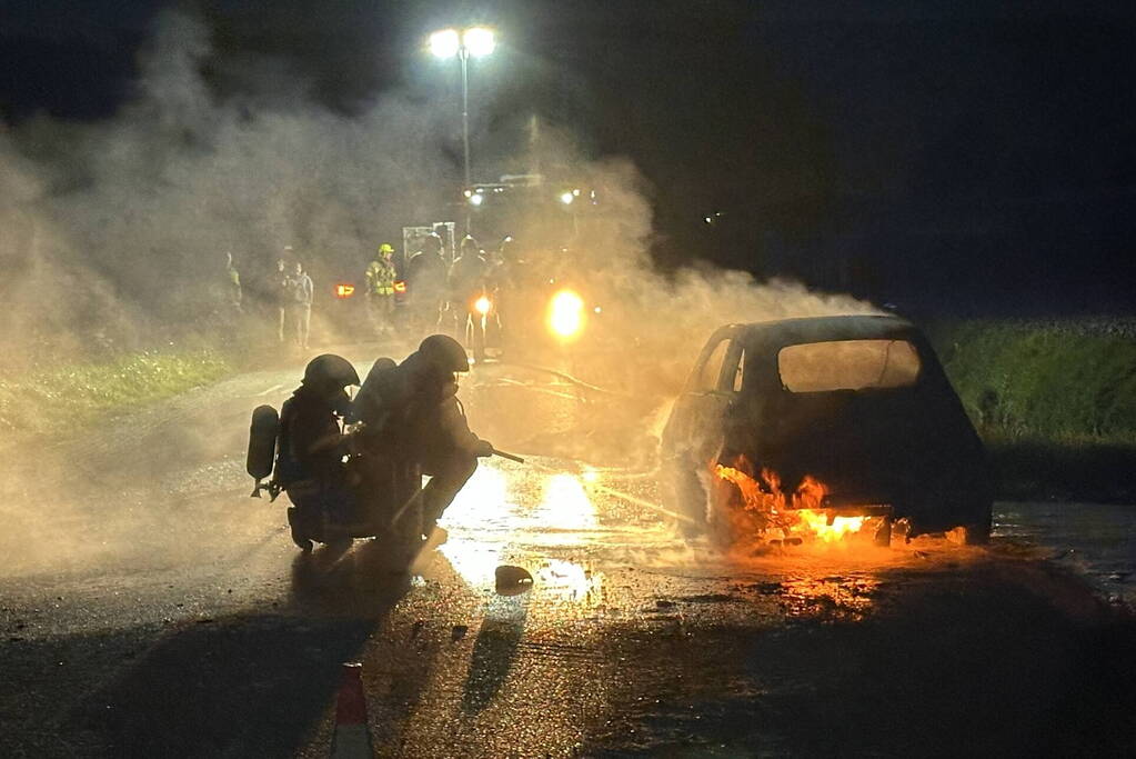 Auto volledig uitgebrand