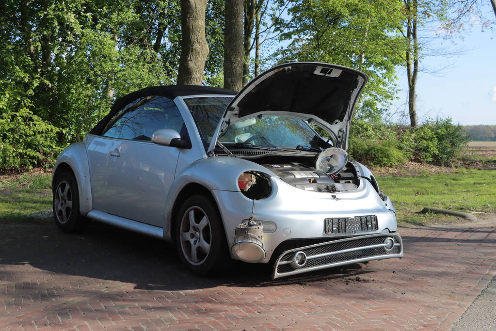 Gewonde na aanrijding tussen auto en vrachtwagen