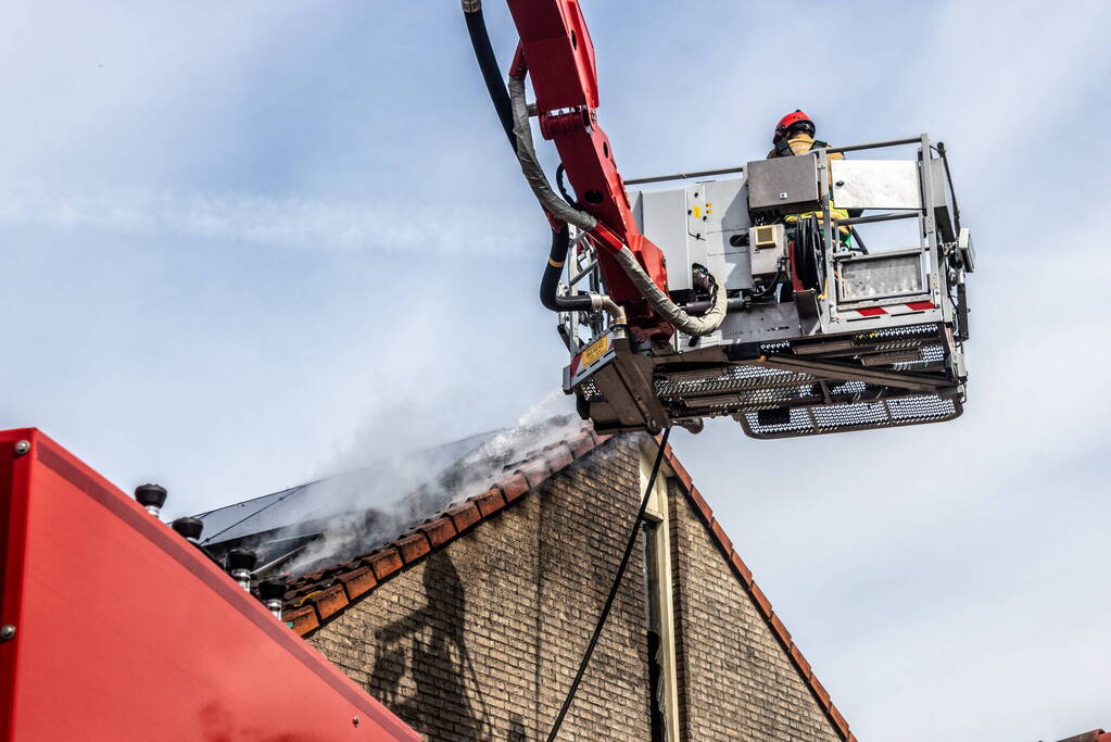 Veel rookontwikkeling bij uitslaande woningbrand