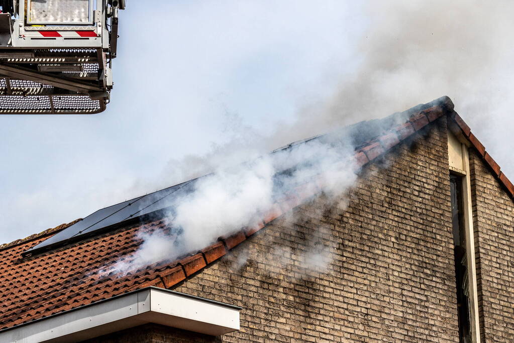 Veel rookontwikkeling bij uitslaande woningbrand