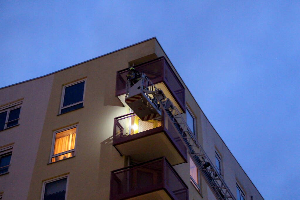 Brandweer zoekt oorzaak van vreemde lucht