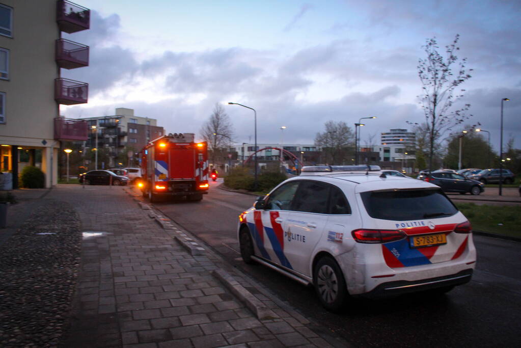 Brandweer zoekt oorzaak van vreemde lucht