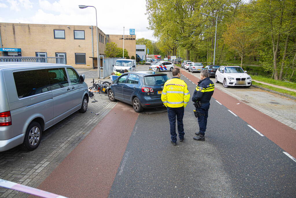Motorrijder naar ziekenhuis na botsing