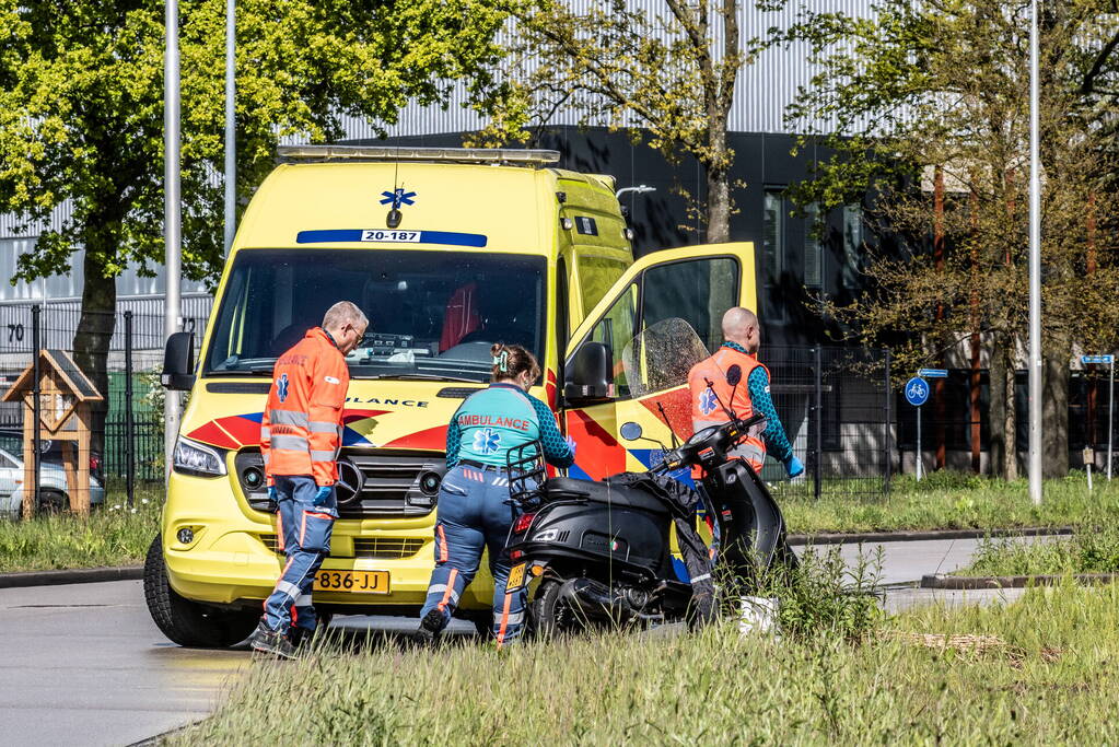 Scooterrijder aangereden door auto