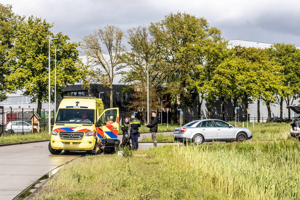 Scooterrijder aangereden door auto